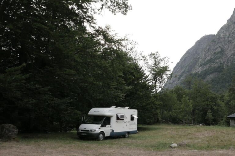 Vivre Dans un Camping-Car Sur Votre Propriété : Ce Que Vous Devez Savoir